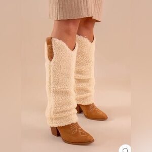 New in Box Never Worn Sherpa Boots